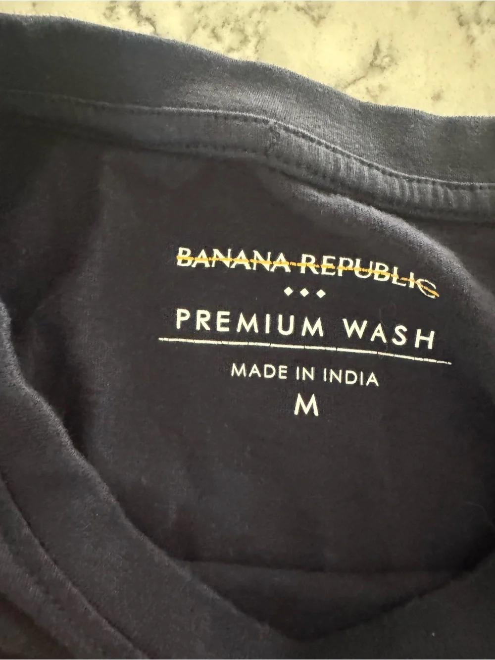 Banana Republic Logo Tee in Navy with gold print. Size Men’s Medium Casual style